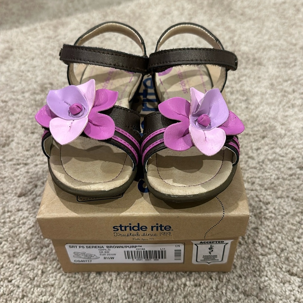 Like new Stride Rite girls sandals 8 1/2